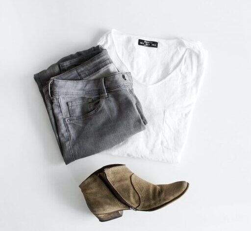 How to Build a Basic Capsule Wardrobe for Everyday Style